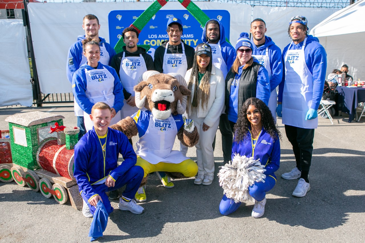 Los Angeles RAMS And St. Joseph Center Team Up To Spread Holiday Cheer On Community Blitz Day!